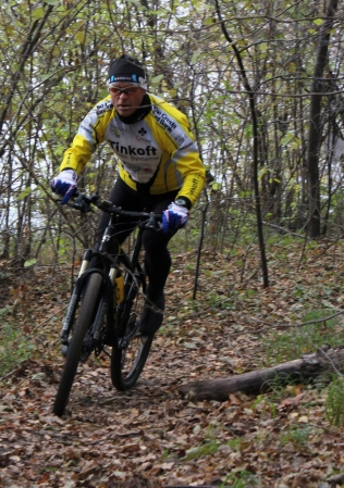Kelios akimirkos iš MTBF sezono uždarymo kroso. Fotografas Tautvydas Banelis, 2011